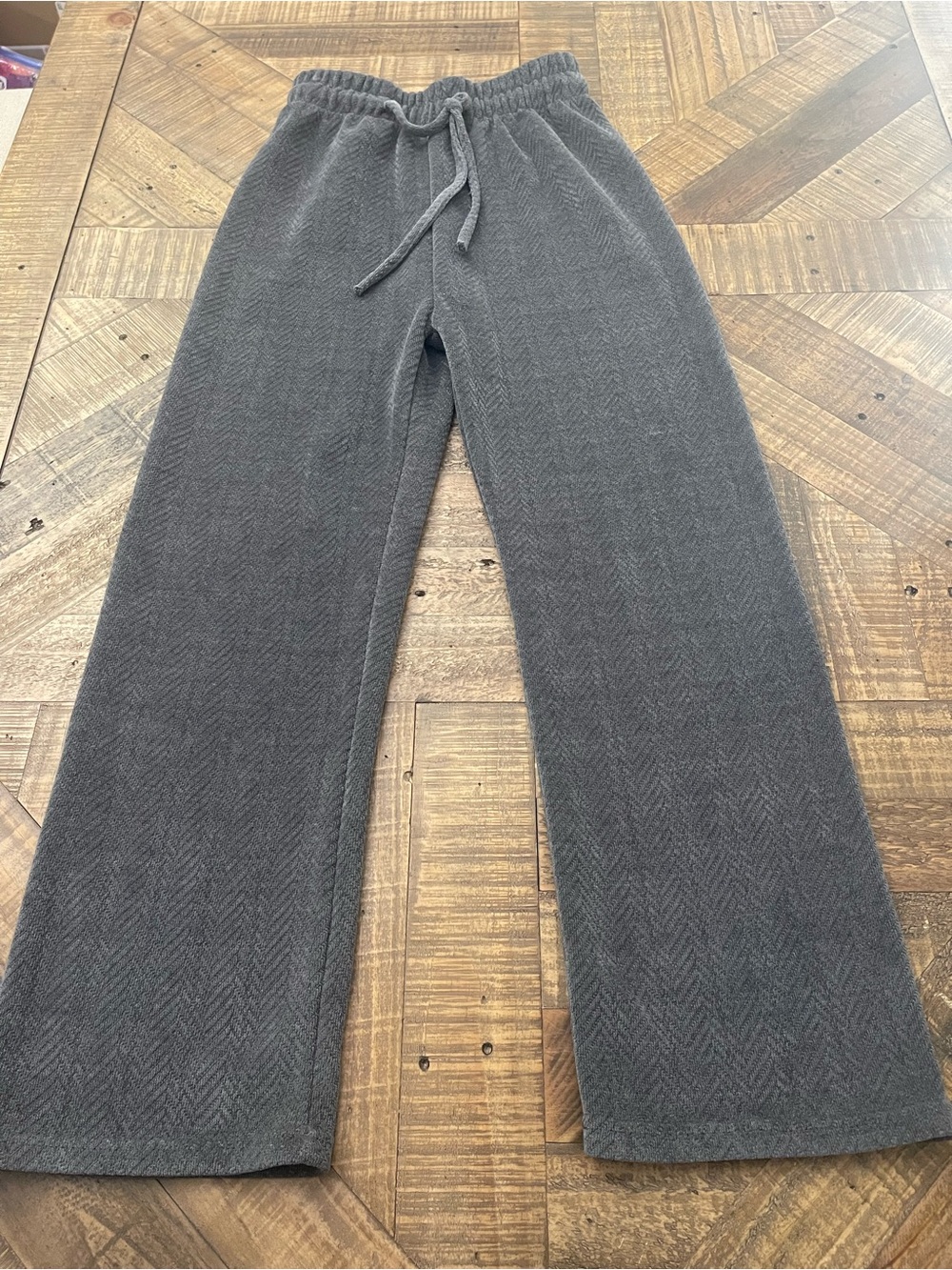 Gray Textured Wide-Leg Lounge Pants with Drawstring Waist - Size Medium